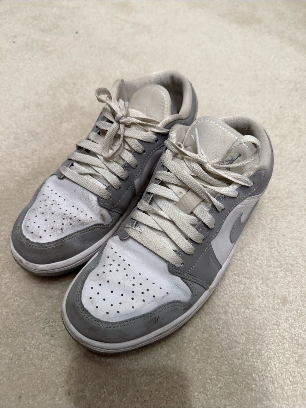 Jordan Low-Top Sneakers in White and Light Gray 7.5